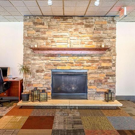 Econo Lodge Fredonia Bagian luar foto