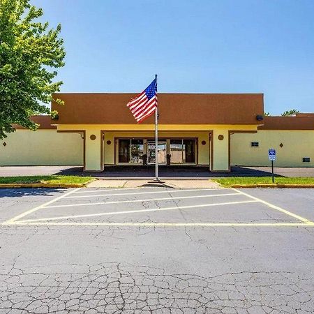 Econo Lodge Fredonia Bagian luar foto