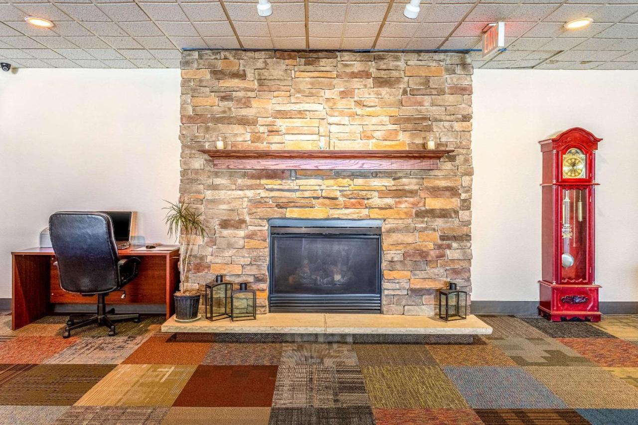 Econo Lodge Fredonia Bagian luar foto
