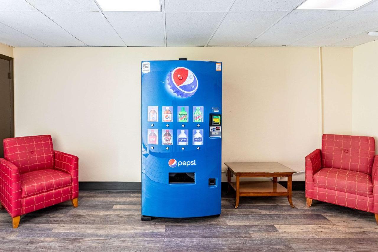 Econo Lodge Fredonia Bagian luar foto