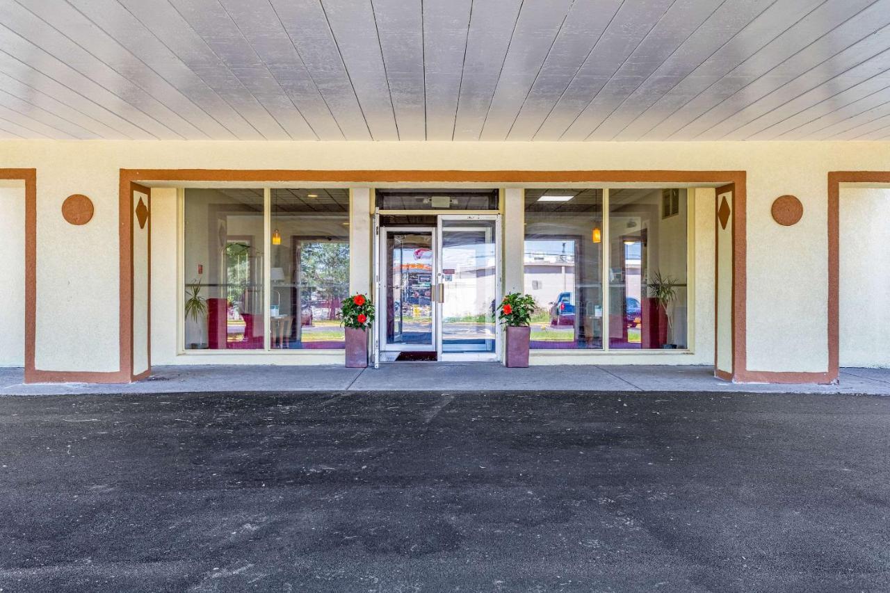 Econo Lodge Fredonia Bagian luar foto