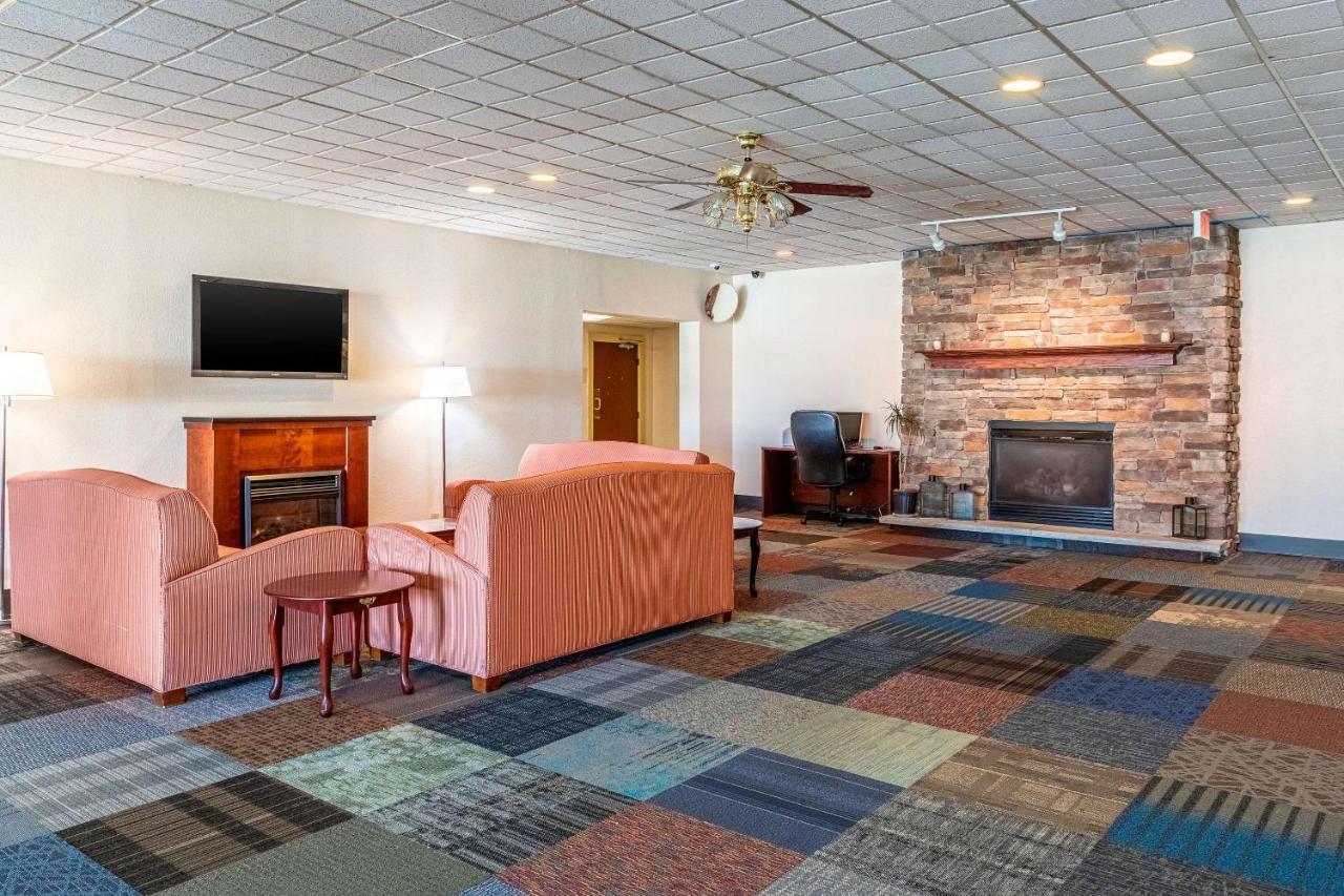 Econo Lodge Fredonia Bagian luar foto