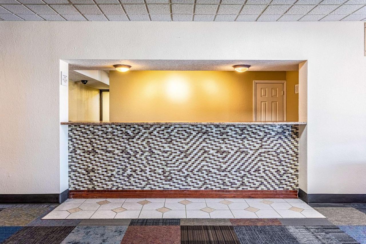 Econo Lodge Fredonia Bagian luar foto