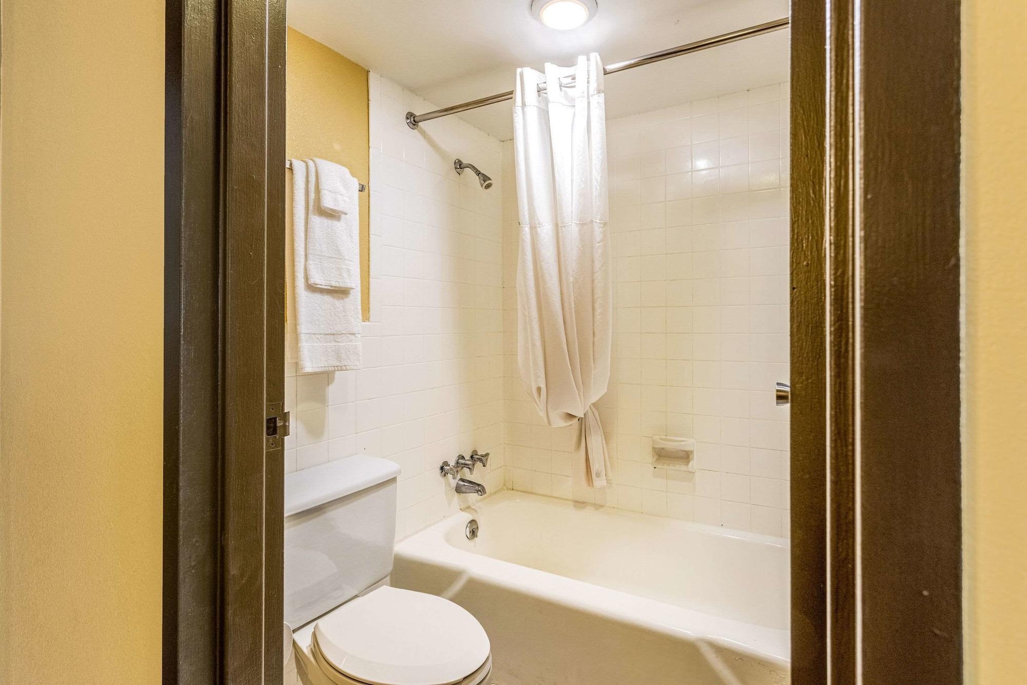 Econo Lodge Fredonia Bagian luar foto