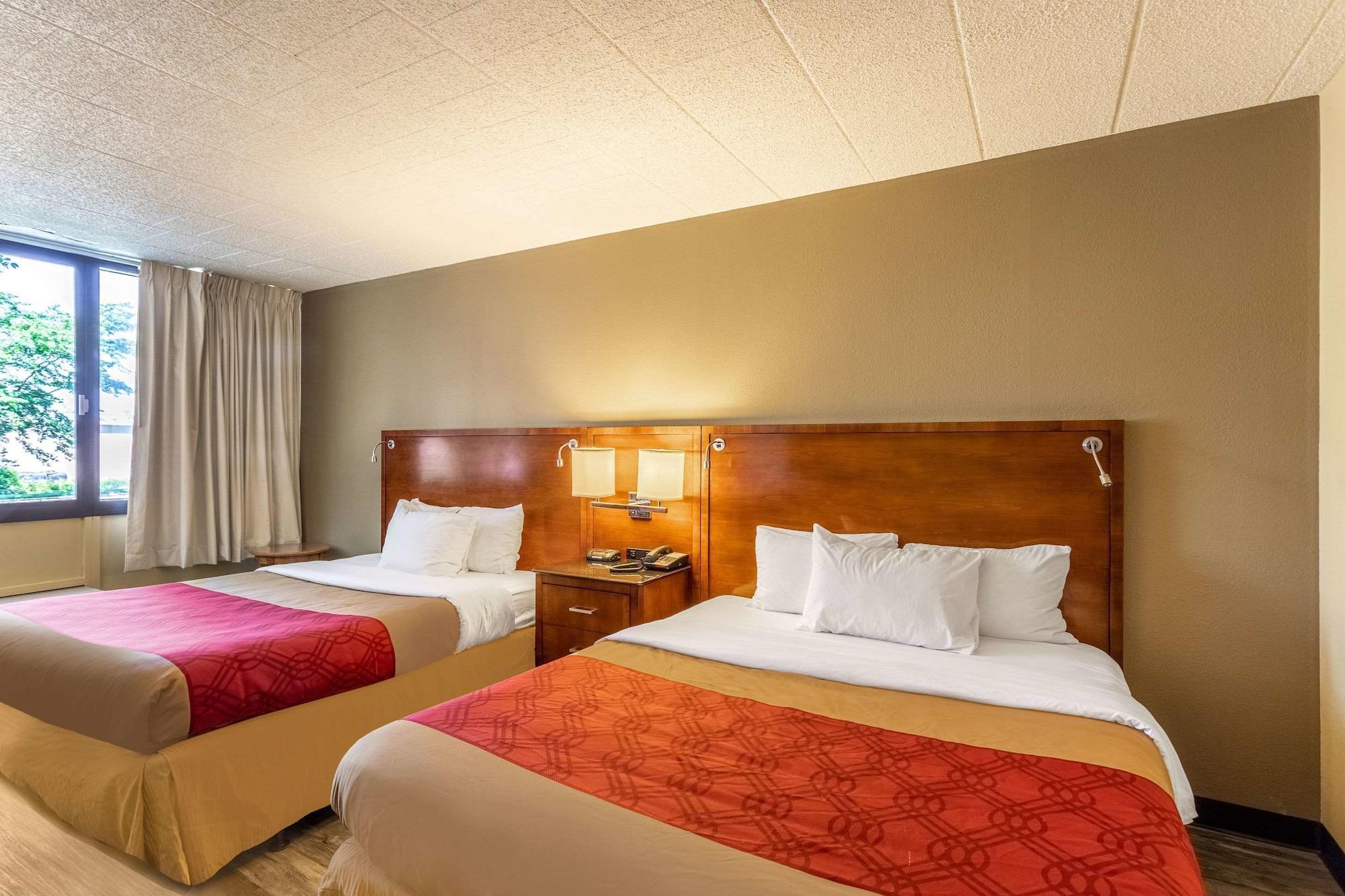 Econo Lodge Fredonia Bagian luar foto