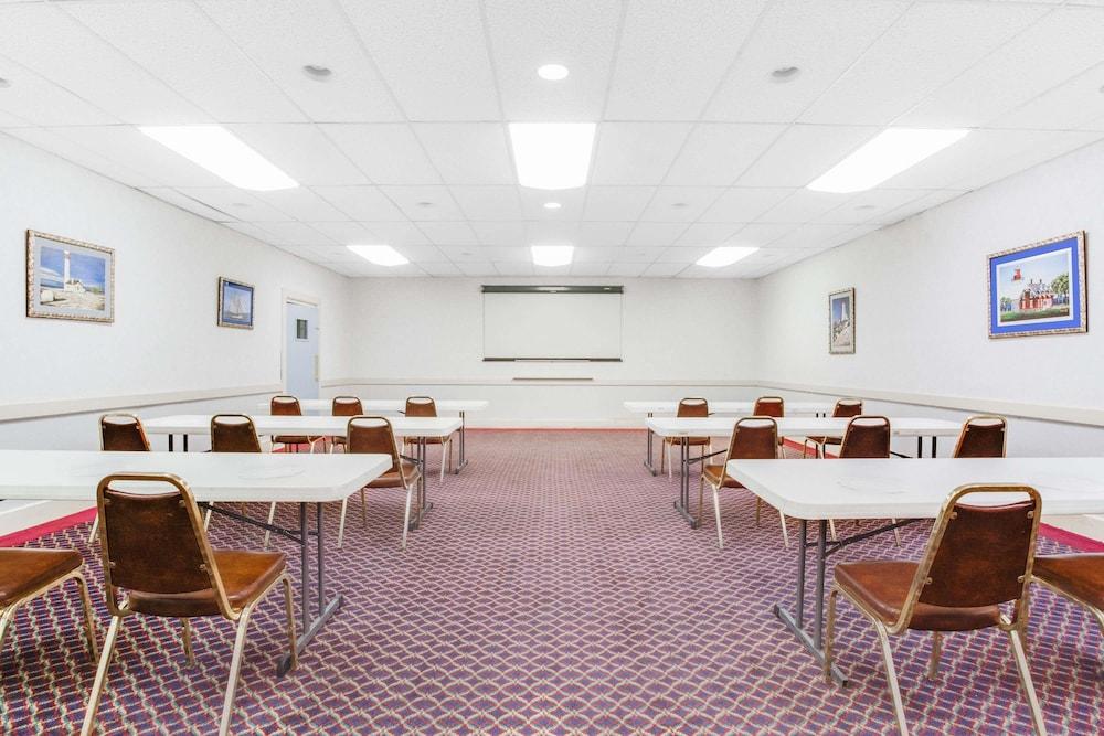 Econo Lodge Fredonia Bagian luar foto